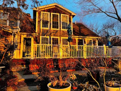Provincetown House | 5 star 1,550 SF - The Gale Force Farmhouse at Telegraph Hill - Modern, Renovated