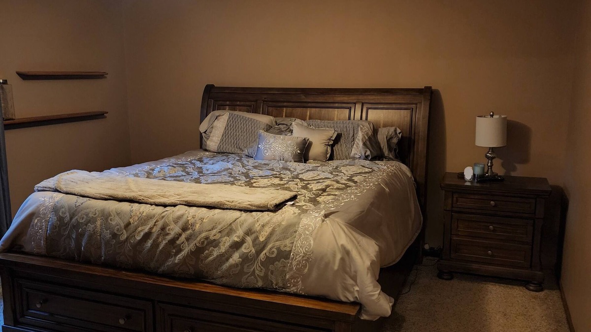 Holt House | 5-Star 3 bedroom home with heated pool and hot tub! 10 minutes away from MSU