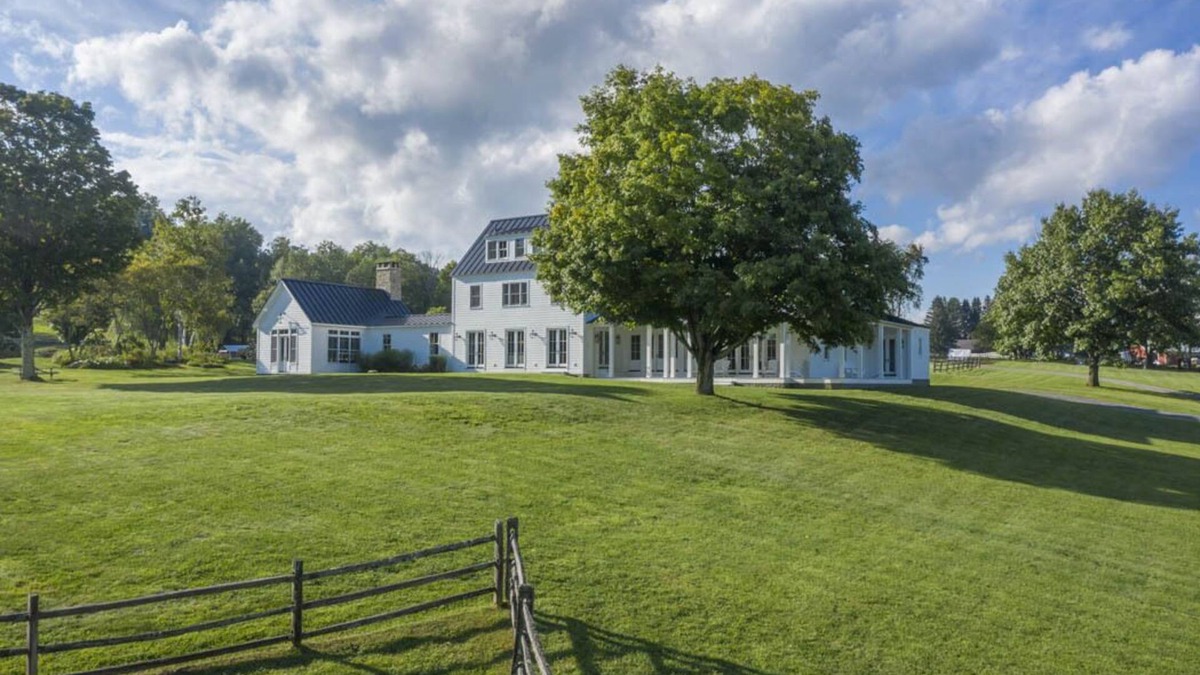 Hartland Four Corners House | 5 Star Accommodation Meets Farm Life #hartlandhillfarm