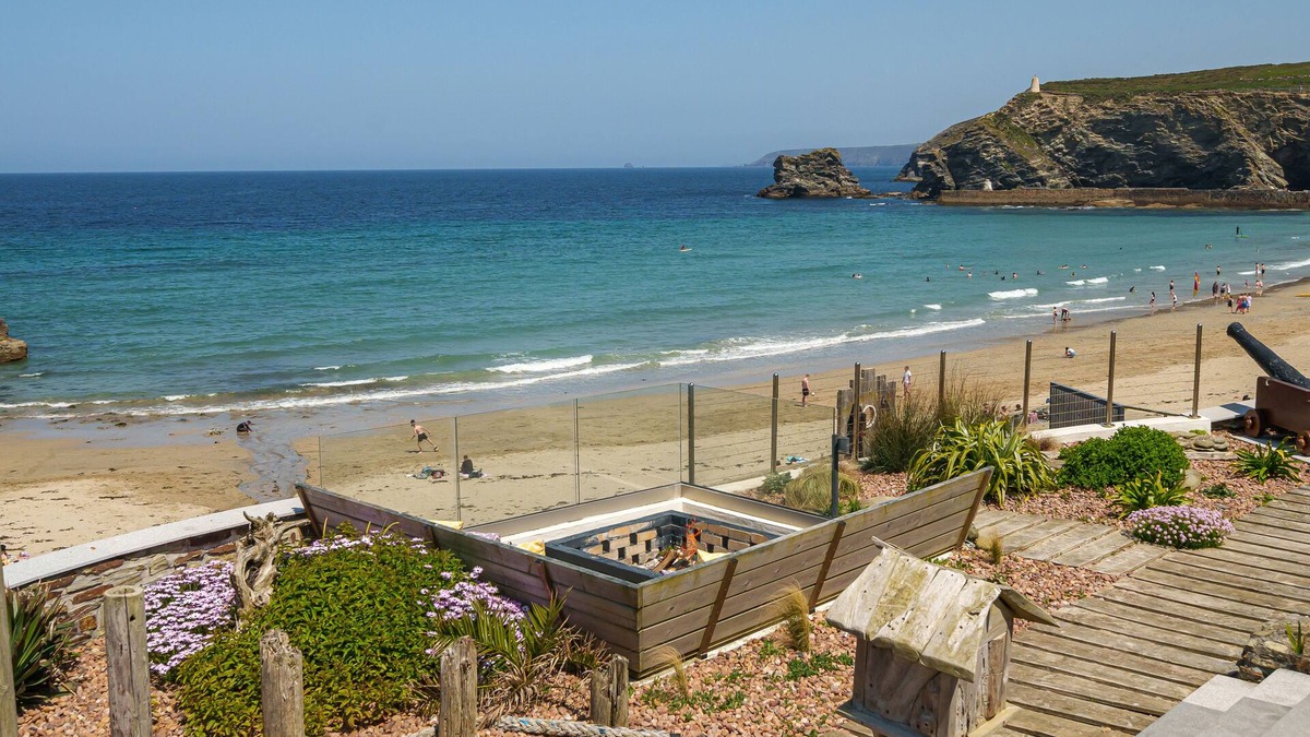 Portreath House | 5 Star Award Winning! Hot Tub & Sea View & Fire Pit & Cinema Den & Beach Access!