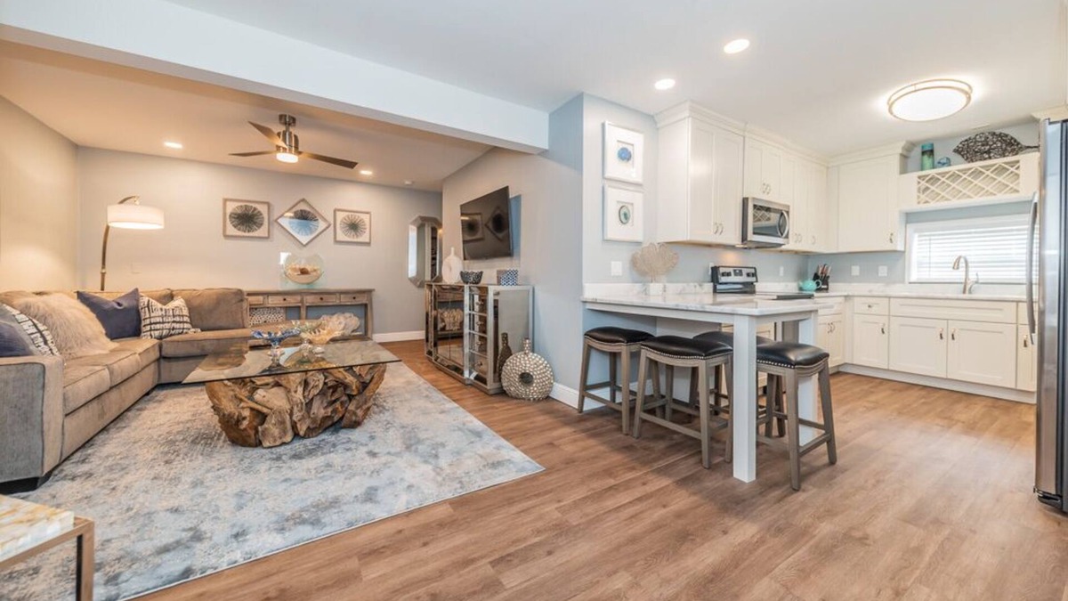 Downtown Dunedin Condo | 5 star condo ON MAIN STREET!