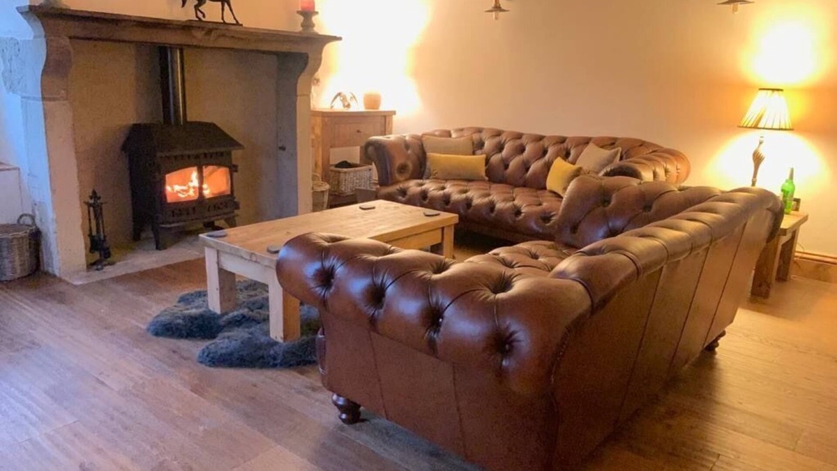 Austwick Cottage | 5 Star Cottage on The Green with Log Burner (Dog Friendly)
