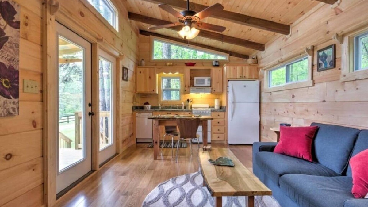 Columbus Cabin | 5 Star Cozy Cabin on Retreat-like Farm nr TIEC/Wineries