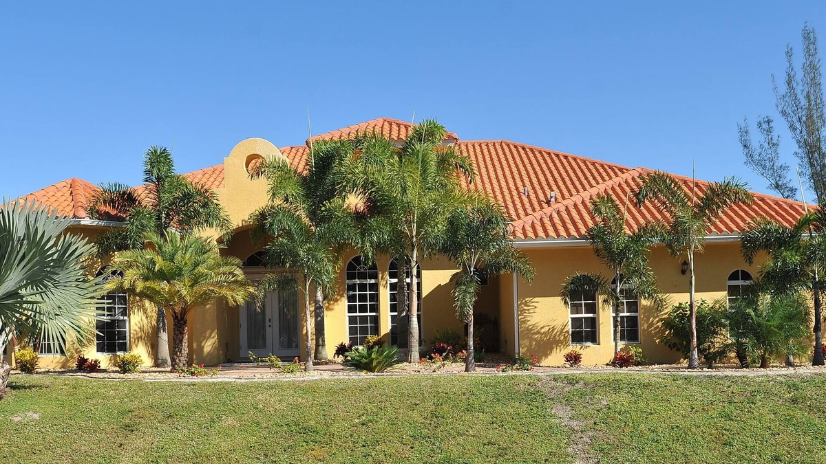 Mariner Villa | 5 Star Exquisite Villa Retreat with Pool on Canal