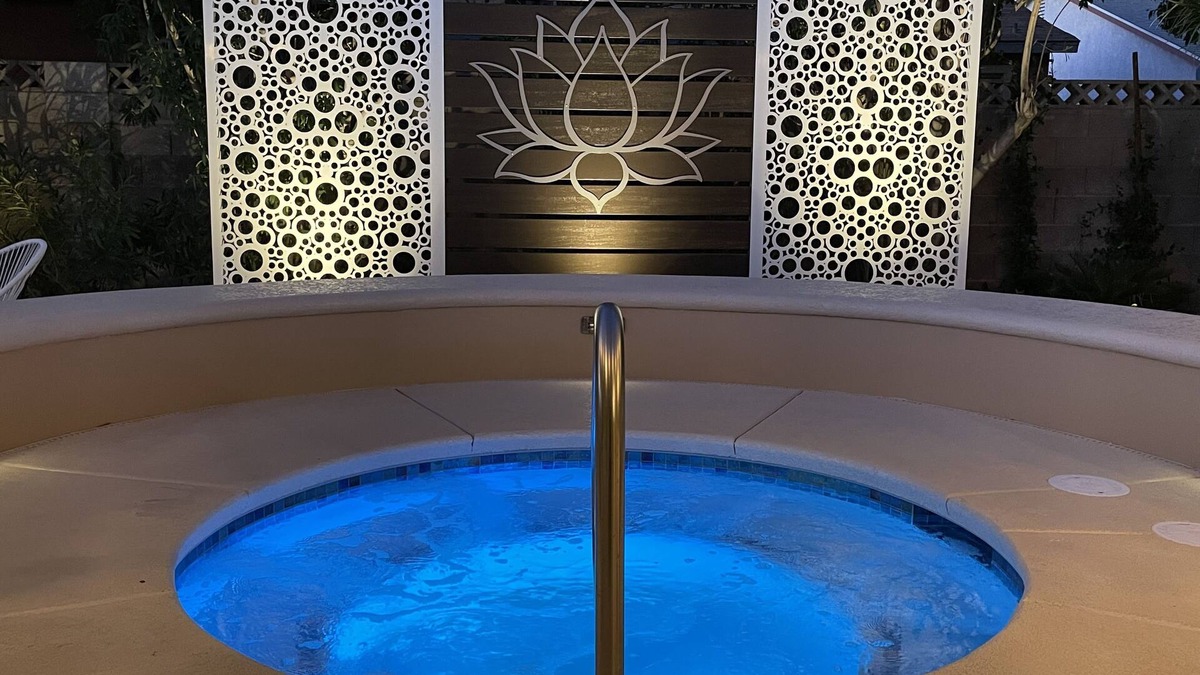 Canyon Gate House | 5-STAR GORGEOUS JACUZZI SINGLE STORY HOME CLOSE TO STRIP. LICENSED/PERMITTED