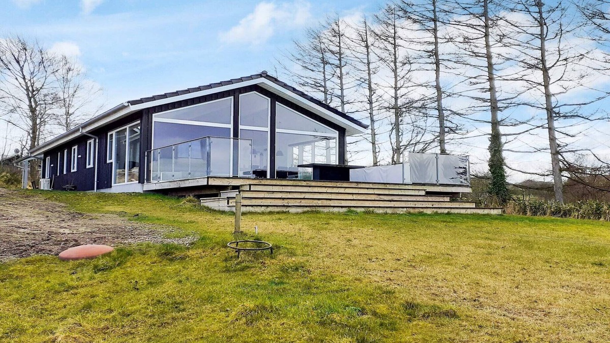 Hjarbæk House | 5 star holiday home in Løgstrup
