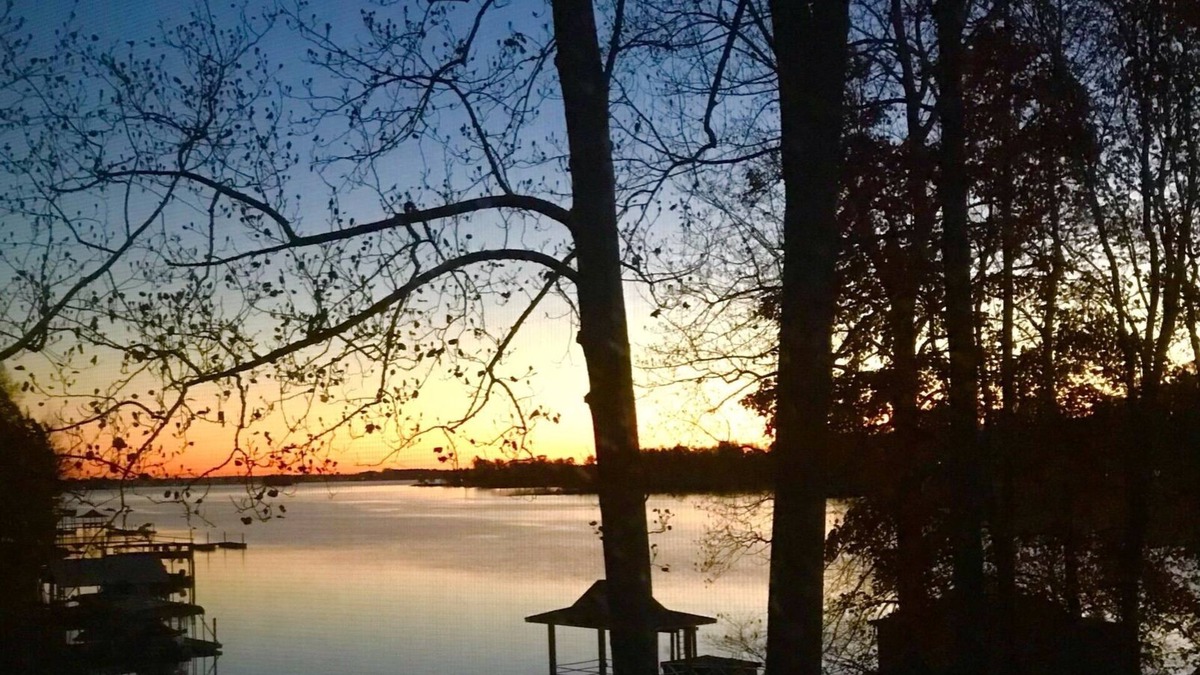 Denver Cottage | 5 star LKN single story guest house with dock/slip access