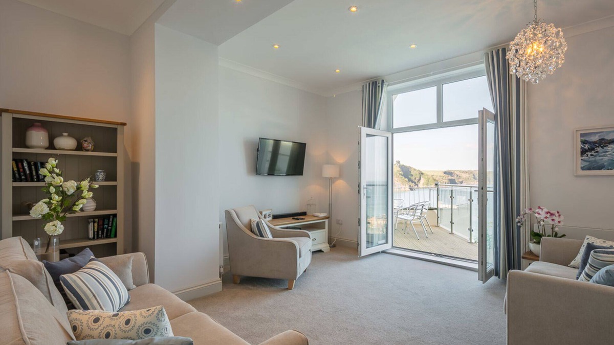 Tenby Apartment | 5 Star luxury, fabulous sea views, close to all shops and restaurants Apt 3