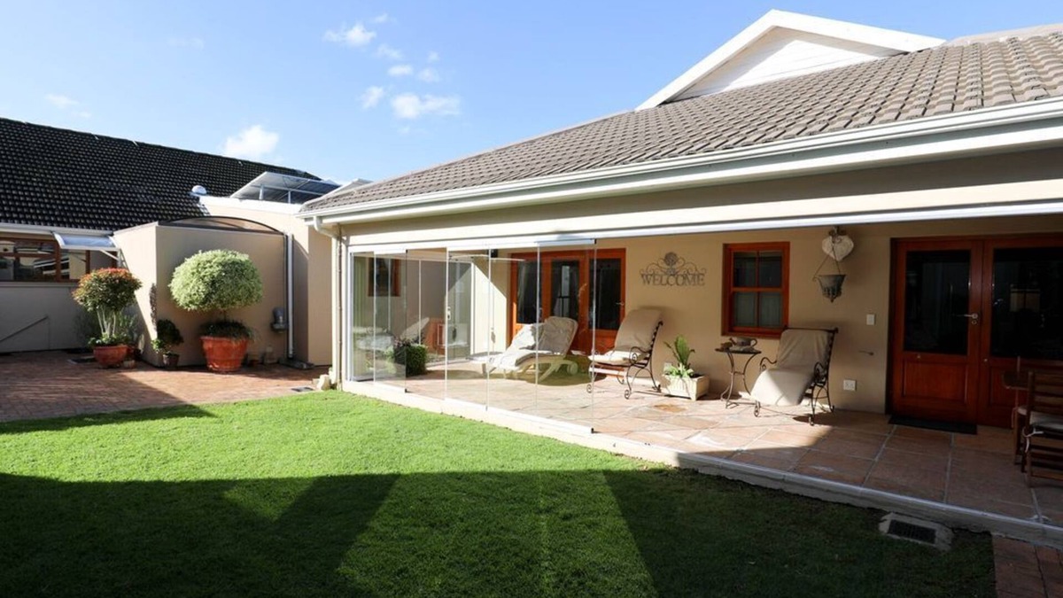 Constantia House | 5 Star Luxury - Lime Cottage