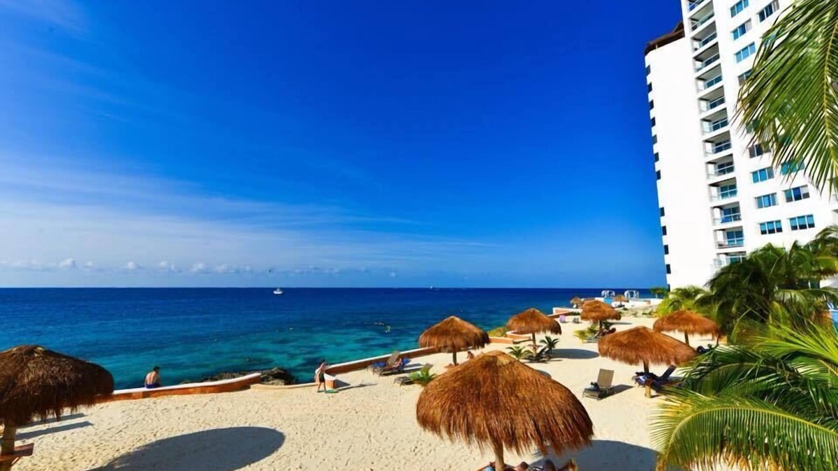 Zona Hotelera Norte Condo | 5-star Luxury Living: Oceanfront 3 Bedroom Condo: Peninsula Grand