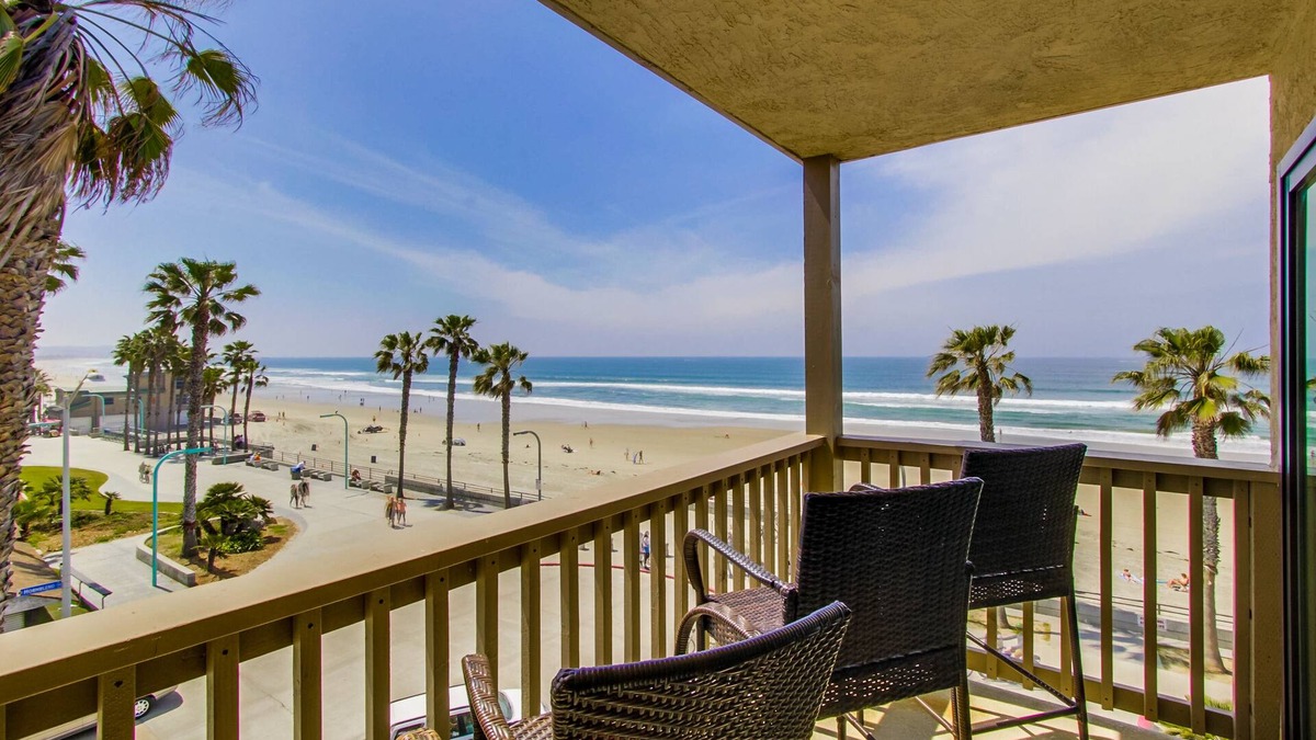 Pacific Beach Condo | 5 - STAR -⭐- LUXURY OCEAN FRONT CONDO - JACUZZI - FAMILY FRIENDLY - SLEEPS 6