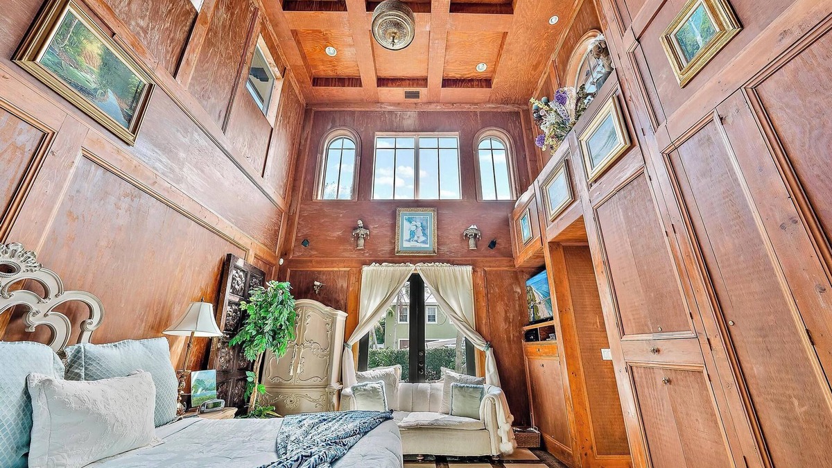 Southside House | 5 Star Luxury Private Pool Home min to Beaches & attractions Waterfront COM