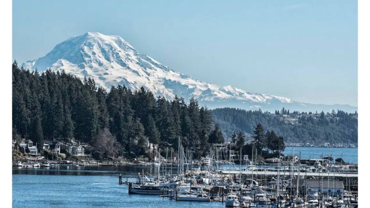 Gig Harbor House | 5 STAR Modern Bungalow in the heart of Downtown