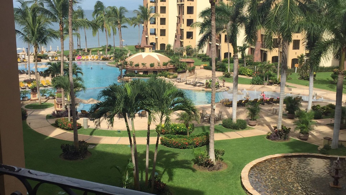 Flamingos Condo | 5-star, OCEAN VIEW Villa - Sleeps 8! Featuring updated "open concept" floorplan.
