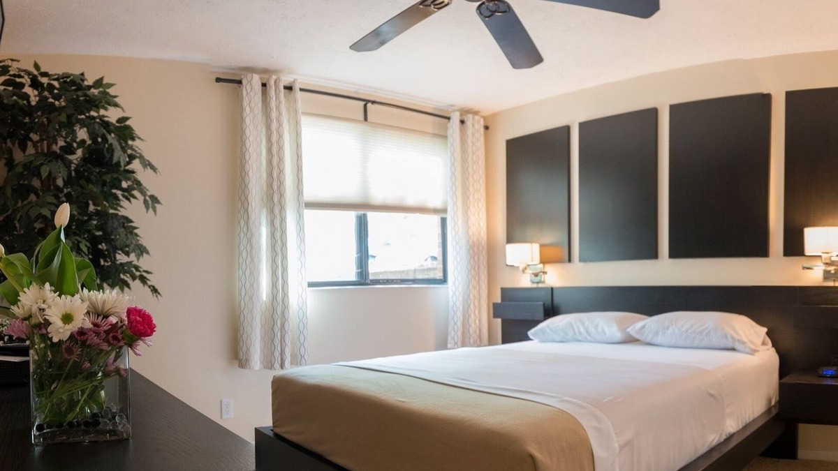 Roselawn Finance Condo | 5-STAR Rated - Cincinnati's favorite extended stay Apartments!