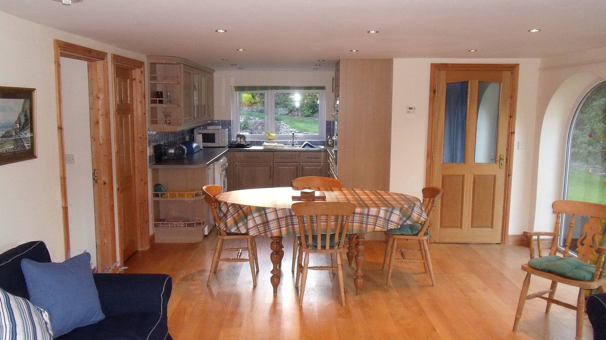 Builth Wells Apartment | 5 Star Self-Contained Apartment With Golf Nearby. Free WiFi, Full Sky TV,