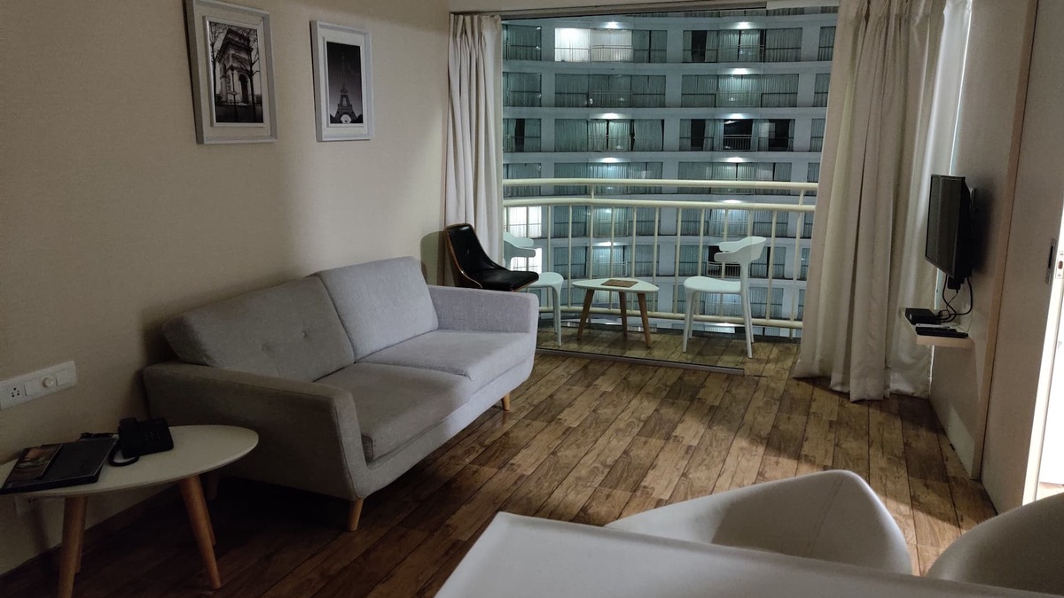 Dumas Apartment | 5 star service apartment opp airport