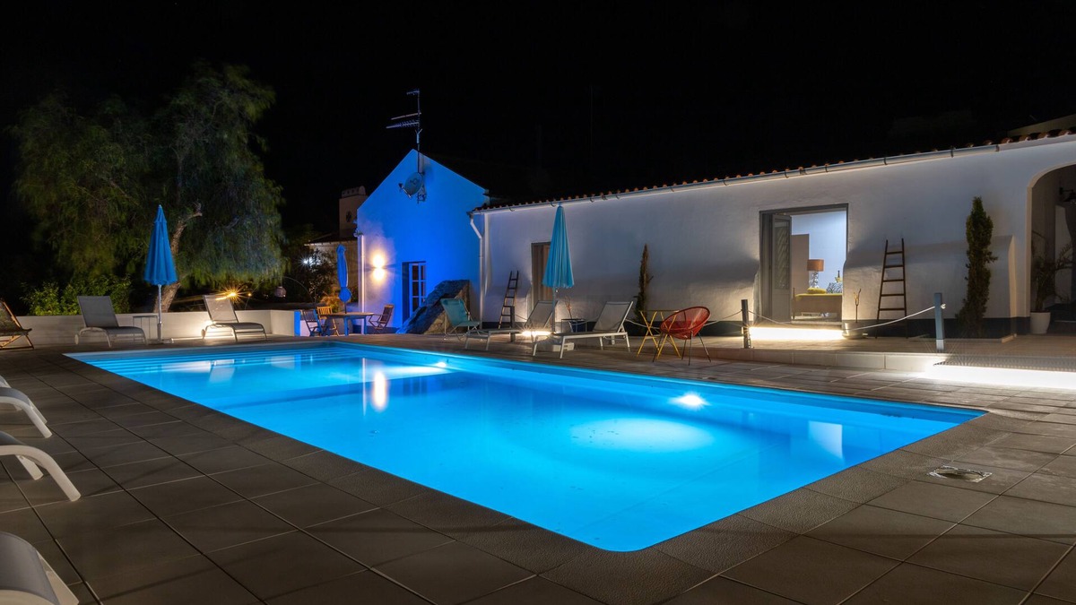 Vimieiro Villa | 5 Star Villa Exclusively yours! 7 Bedrooms + pool 21 guests + Events/Barn Évora