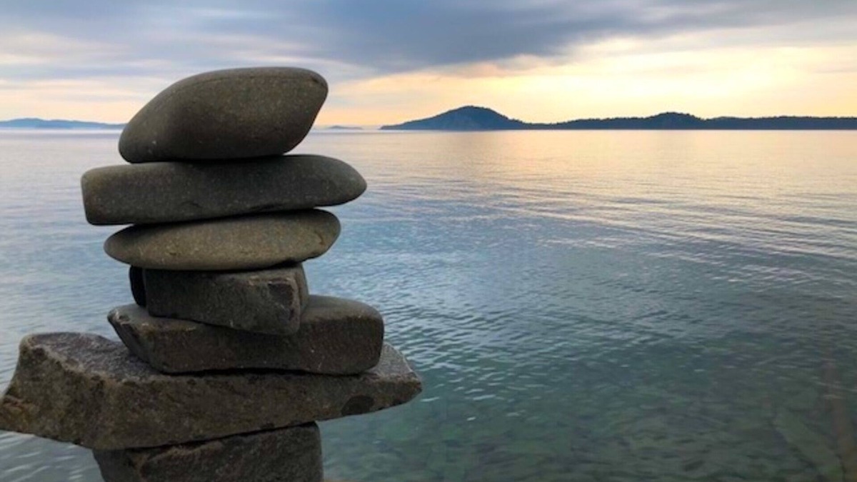 Neebing Cottage | 5 STARS! COTTAGE ON LAKE SUPERIOR Close to Grand Marais, MN & Thunder Bay, ON