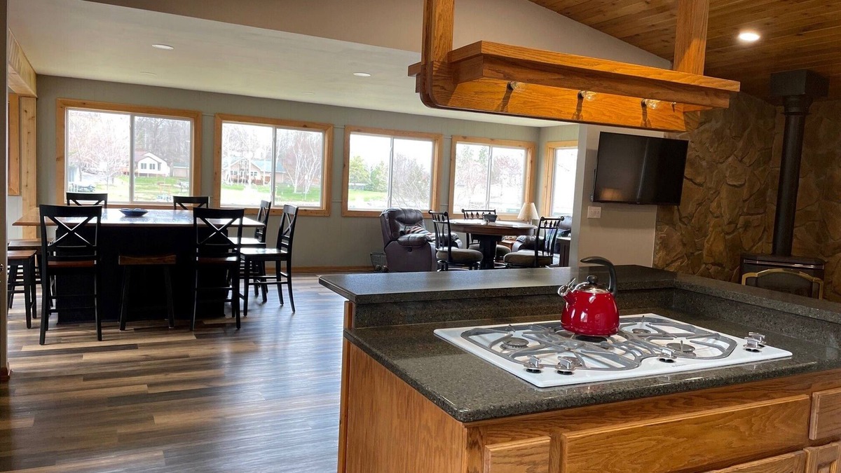 Garrison House | 5 Stars! Updated/Private/Clean/Spacious Cabin On Lake Mille Lacs-4 bedroom