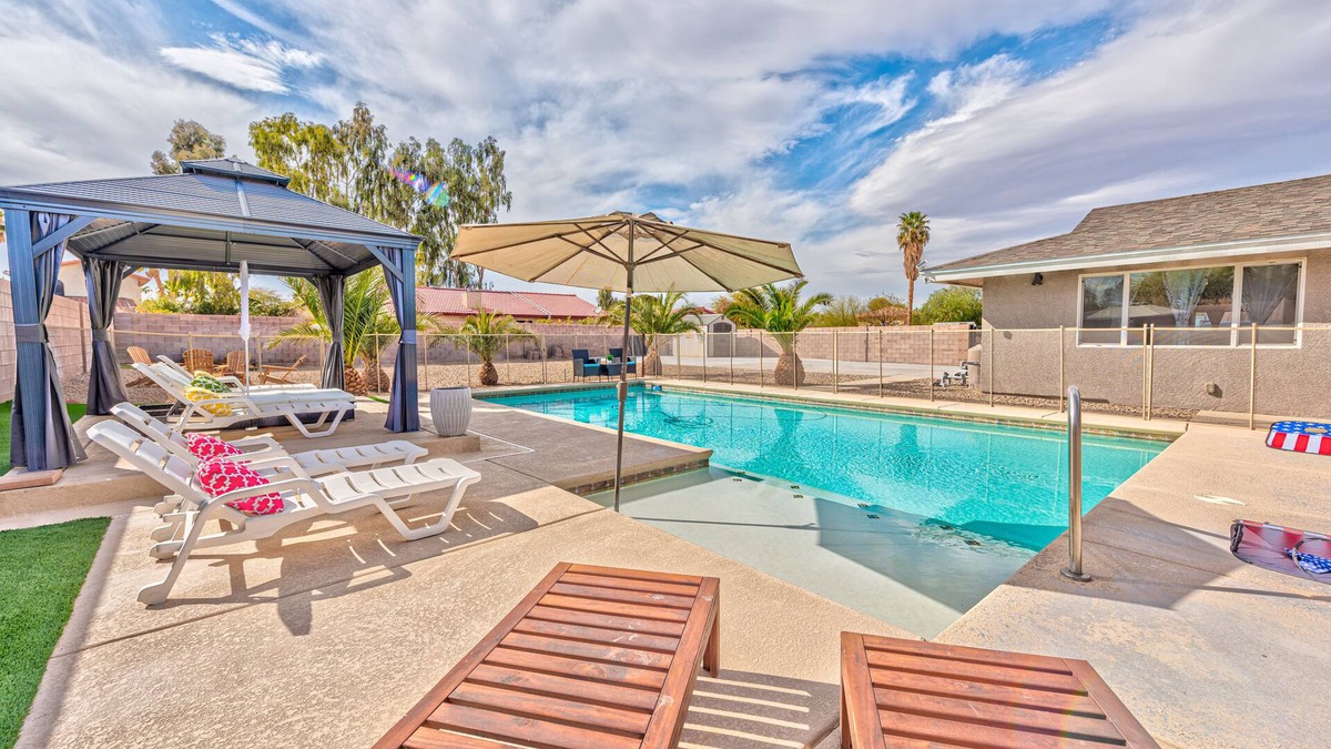 Enterprise Villa | 5 stars Villa! Modern Central! Big Pool & Back Yard!