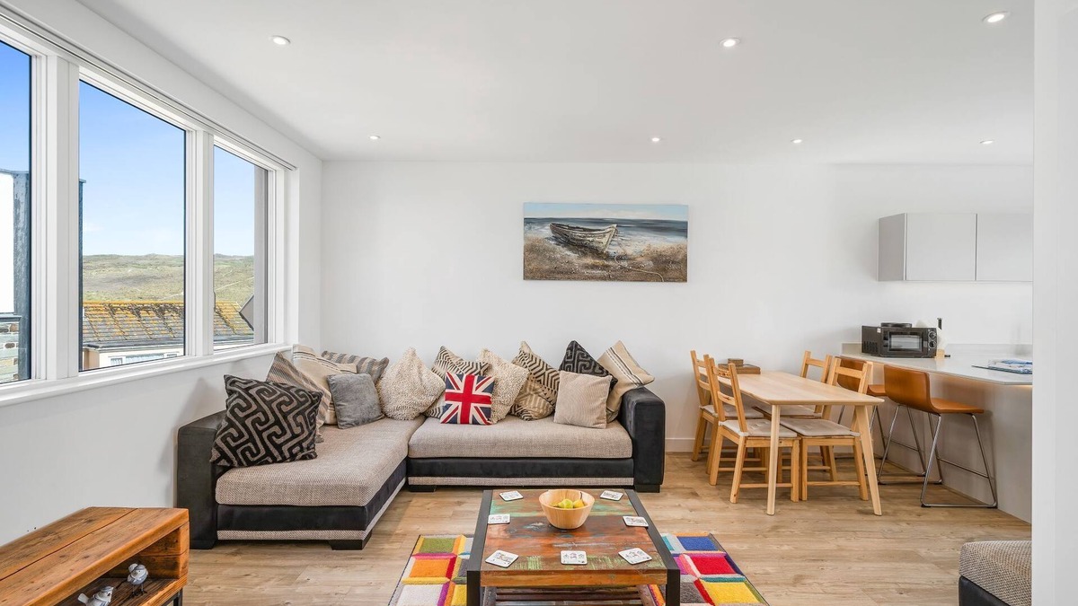 Perranporth House | 5 The Dunes - a house that sleeps 4 guests in 2 bedrooms