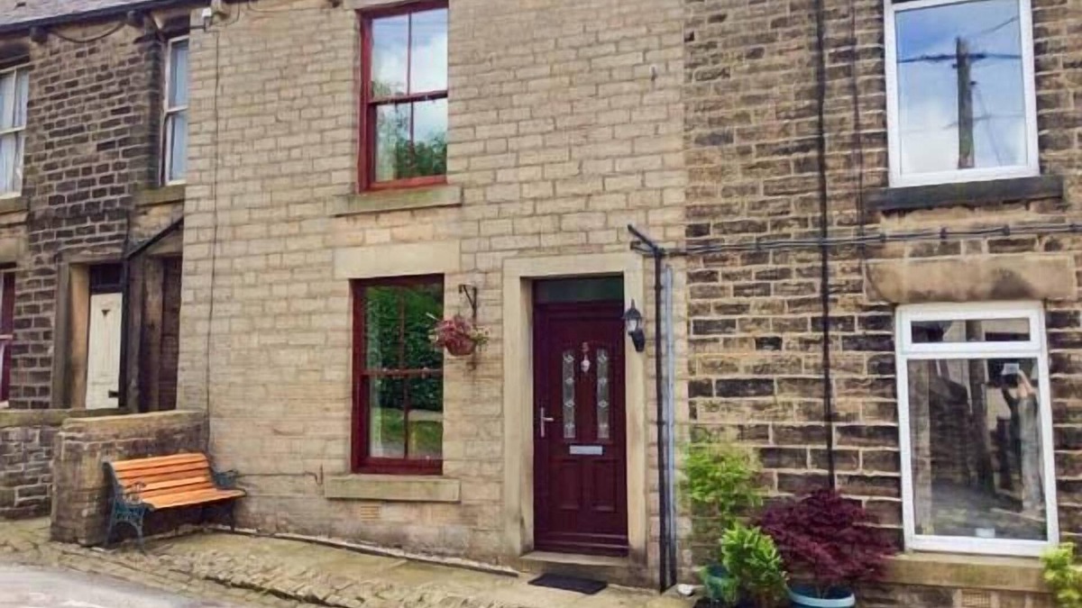 Hayfield Cottage | 5 VICARAGE LANE, pet friendly, character holiday cottage in Hayfield