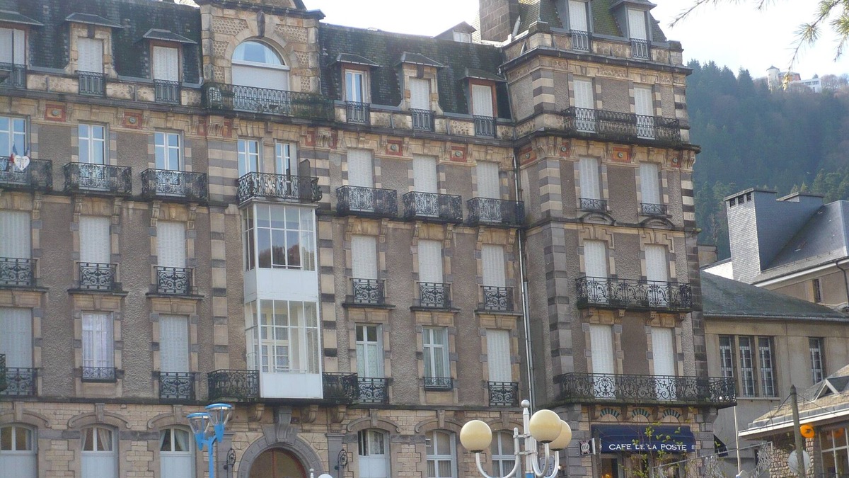 La Bourboule Apartment | - 50%/3rd week. FURNITURE TOURISM facing the Great Baths