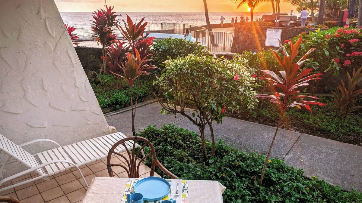 Kailua-Kona Condo | 50 Feet to Ocean: Kona Deluxe Ground-Floor Unit!