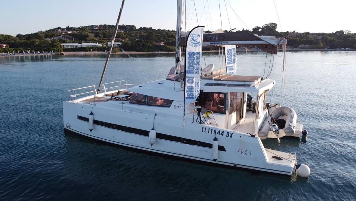Portisco Boat Rental | 50 m² Houseboat ∙ 4 bedrooms ∙ 8 guests