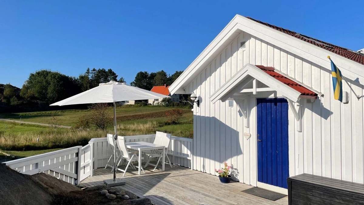 Kungshamn Cottage | 50 m2 well-equipped cottage near the sea, the Soten Canal & a unique nature reserve.