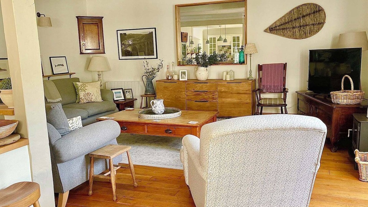 Dinan Agglomeration Cottage | 50 metres from the quay - a rare gem in the heart of Dinan harbour - parking lot