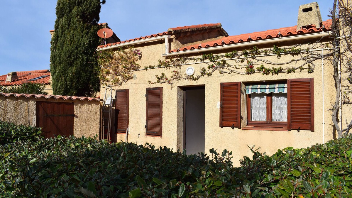 Marine de Saint Ambroggio House | 50 metres from the sea, single-storey bungalow for 4 people