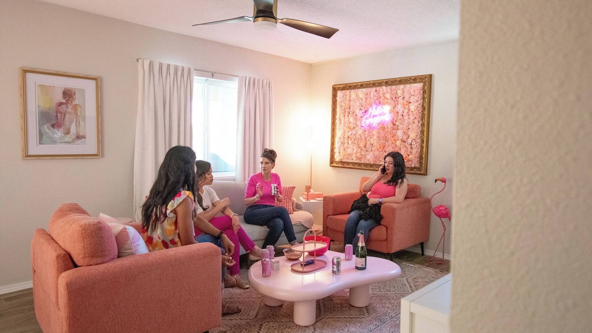 Pat Hurley House | 50 Shades of Pink+Hot Tub!