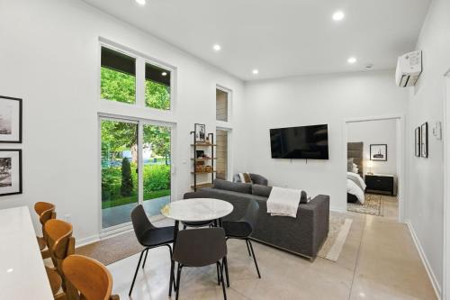 Thiensville House | 500 House - Unit B townhouse