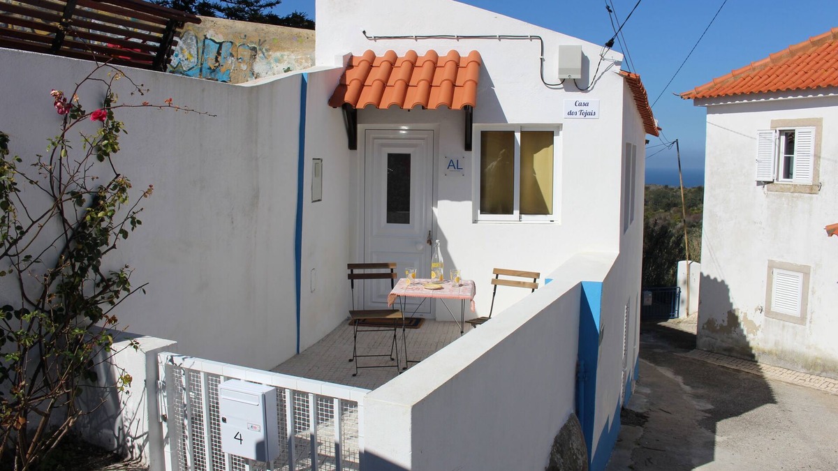 Almocageme Cottage | 500 m from the beach, for your family, your children and your pets.