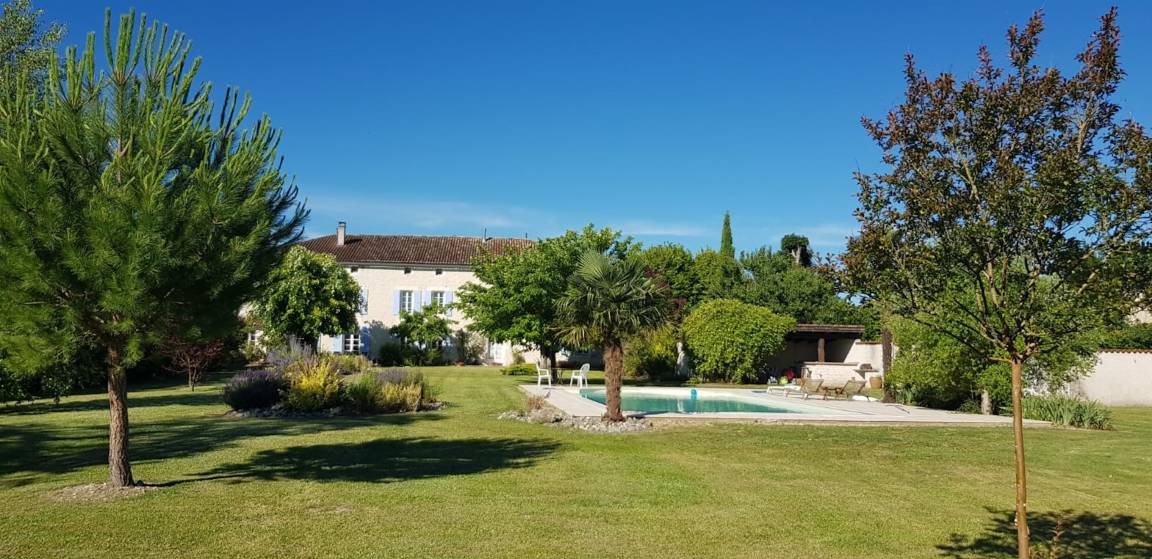 Saint-Palais-du-Ne Villa | 500 m² Villa ∙ 7 bedrooms ∙ 16 guests