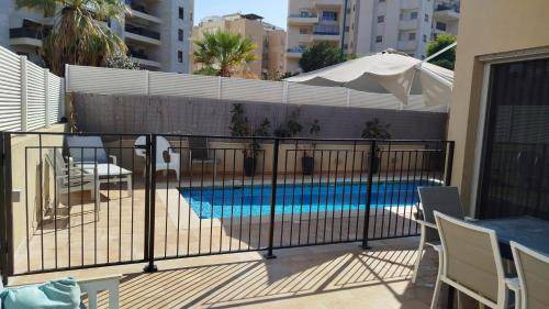 Rishon LeTsiyon Villa | 500 m² Villa ∙ 5 bedrooms ∙ 16 guests