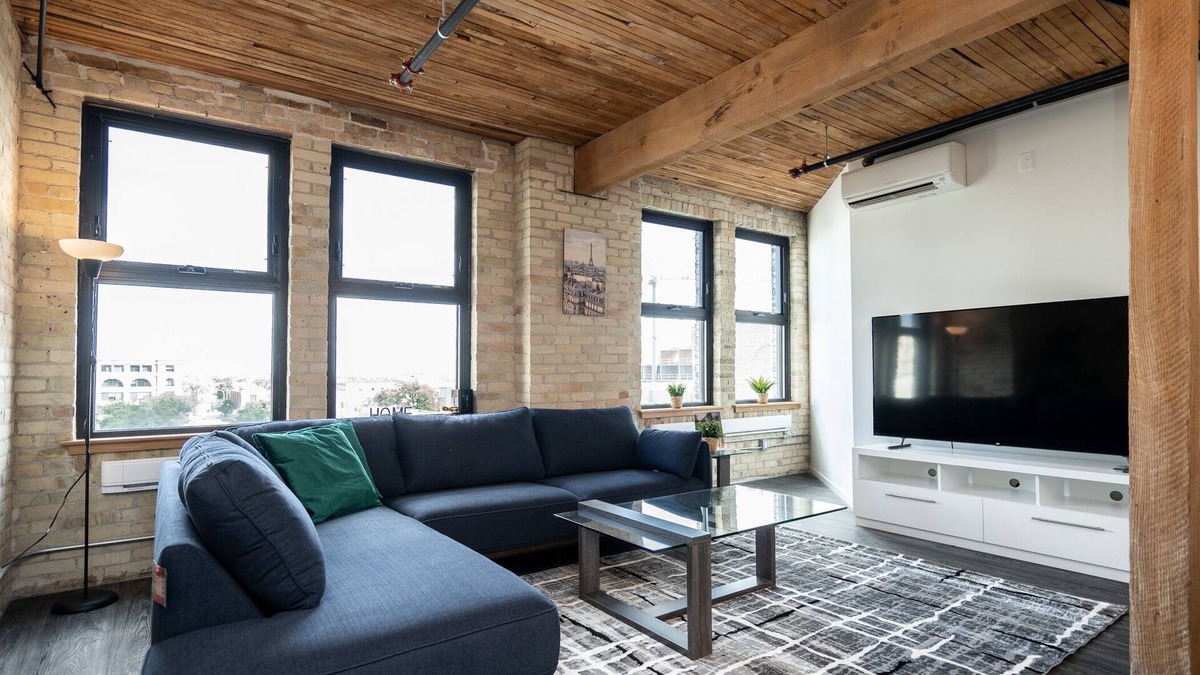 Winnipeg Condo | (501) Exchange District + Hi-End 2 Bdr+Fast WiFi (139)