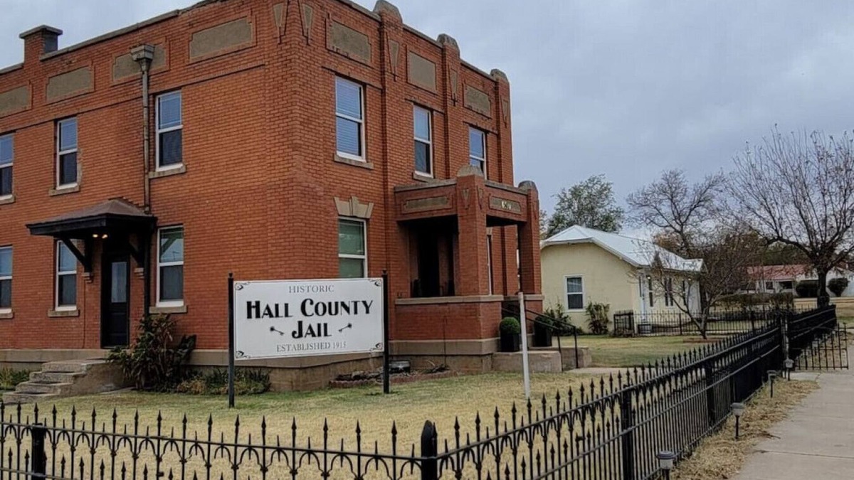 Memphis House | 502 W Robertson St. Memphis, TX · Converted Historic Jailhouse