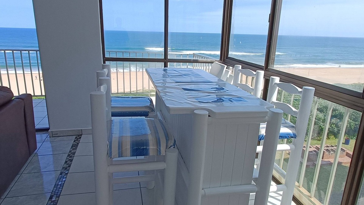 Amanzimtoti Apartment | 504 Amazibu Holiday , a minute's walk to a beautiful beach