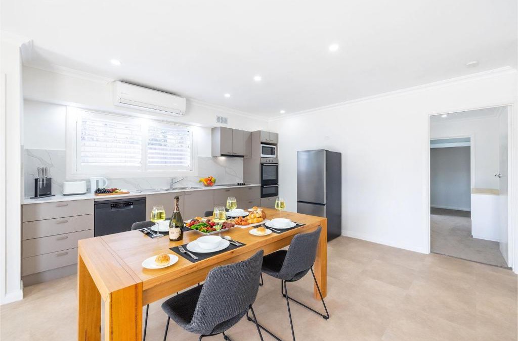 Anna Bay House | 50a Ocean Ave - air con, wi-fi 1 bedroom apartment