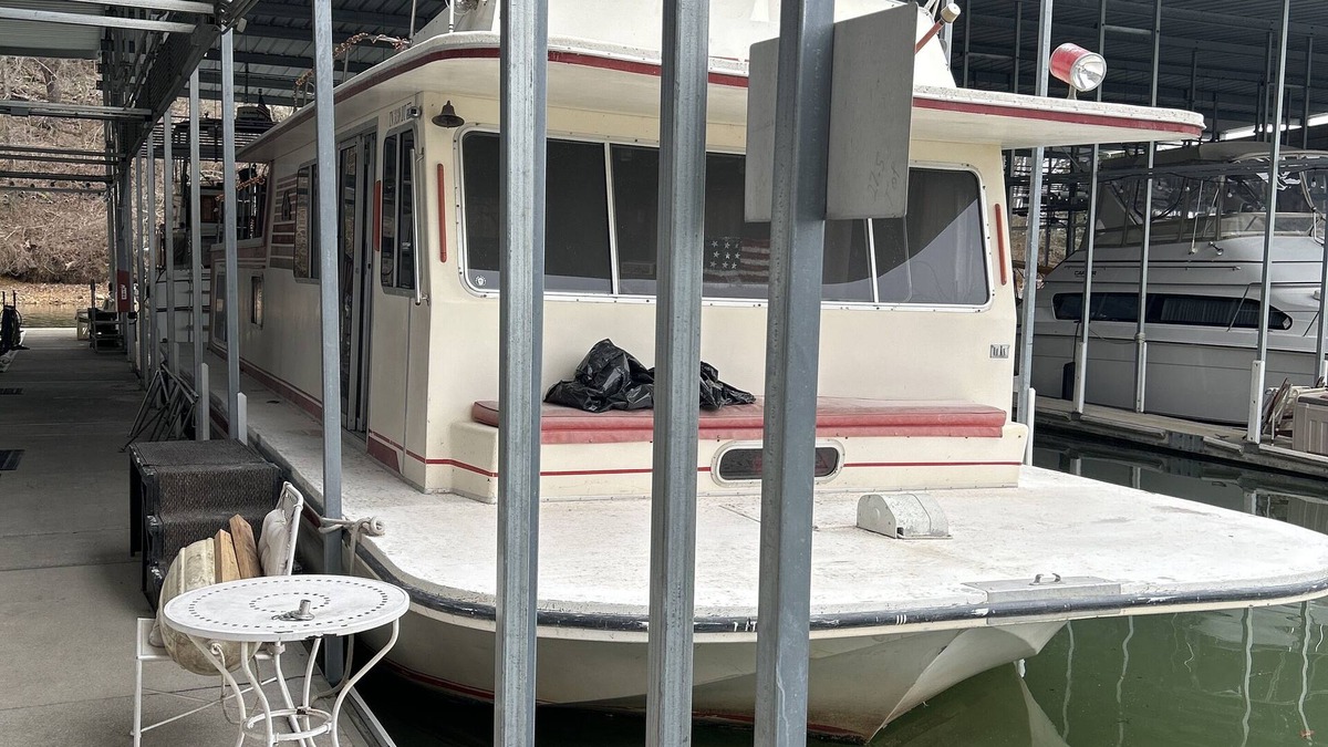 Lupton City Boat Rental | 50ft House Boat on the Tennessee River!