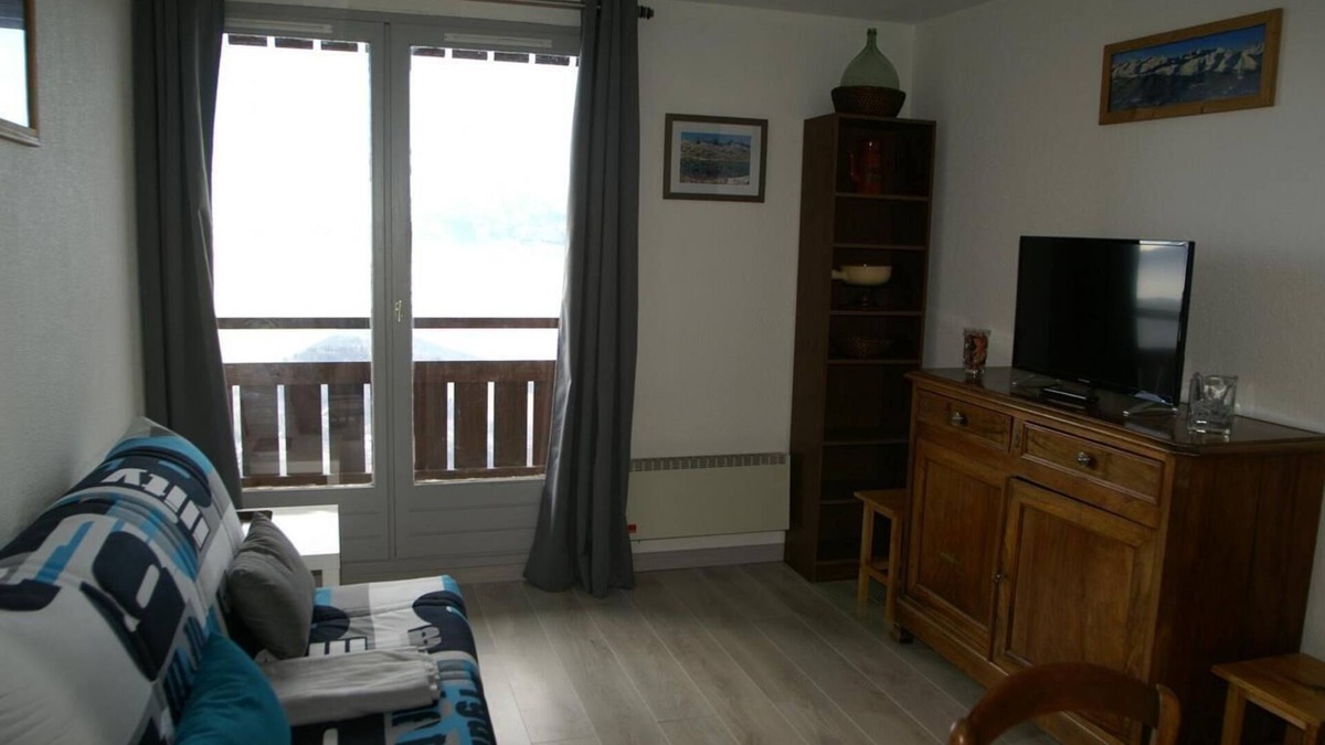Prapoutel Apartment | 50m from ski slopes, balcony, parking, tv, ski locker, 43m², Les 7 Laux