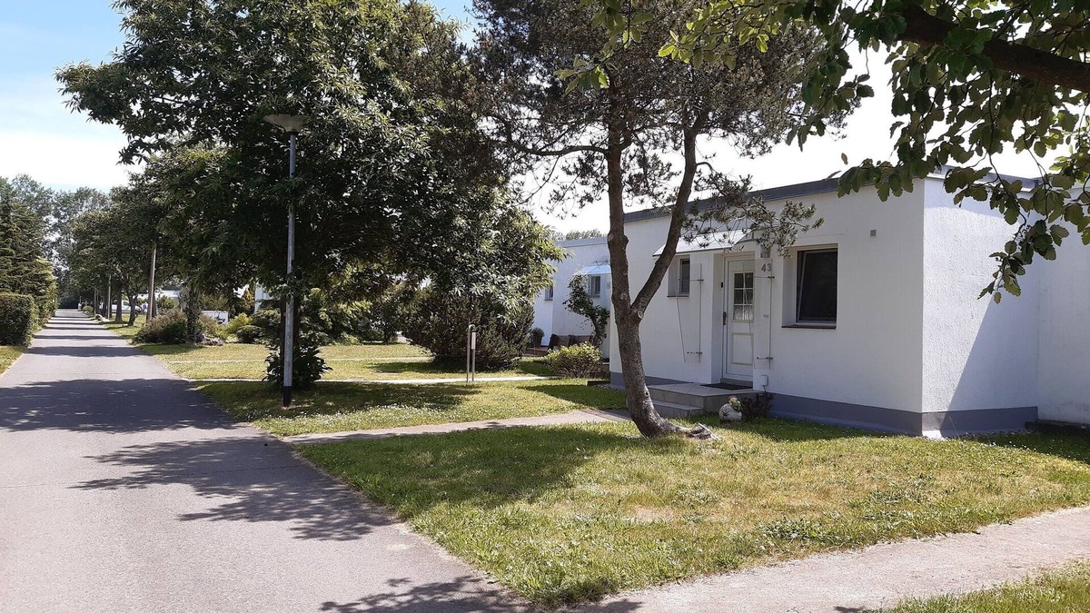 Diedrichshagen House | 50m² Holiday Cottage for up to 4 people near the beach, with its own garden, ter