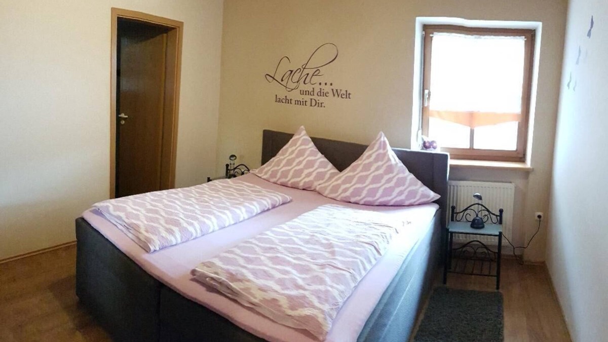 March Apartment | 50qm-große Ferienwohnung mit großer Sonnenterrasse und Blick auf den Bayerischen Wald