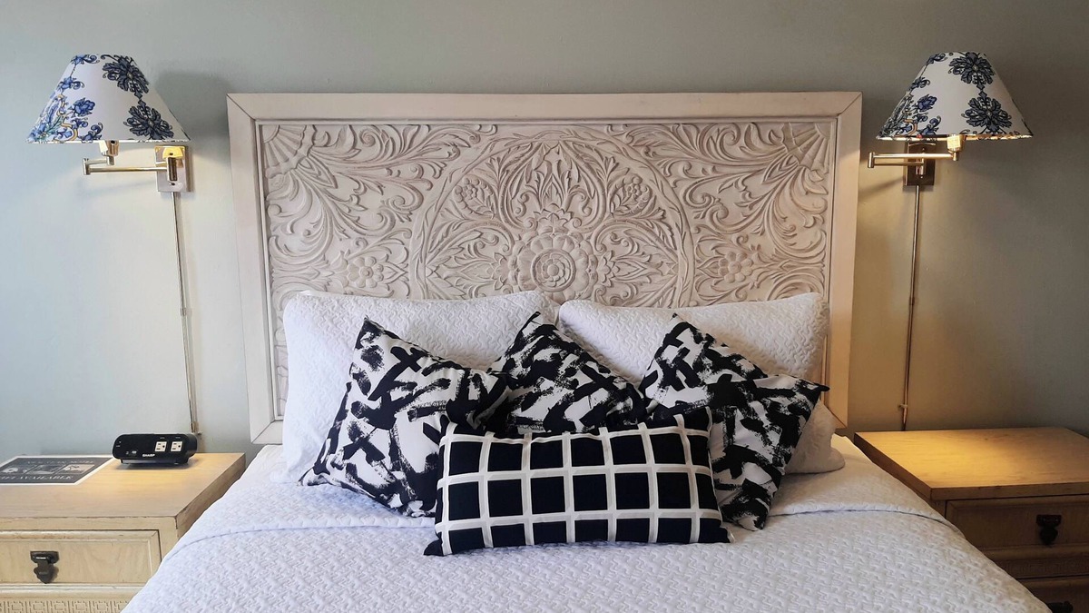 Moreno Valley Apartment | 50s-Vibe Aparthotel with Full Kitchen near Lake Perris