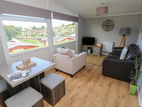 Llanybri House | 51 Elmrise