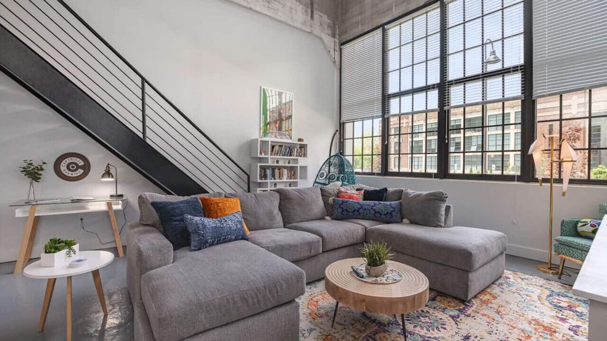 Otterbien Home Apartment | 5103 Peters · New Industrial Loft on Lebanon Bike Trail !