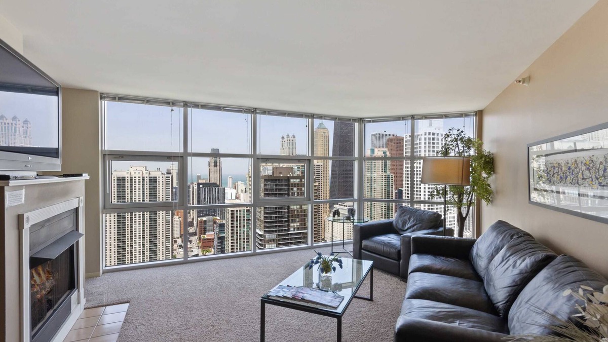Downtown Chicago Apartment | 51st Floor MagMile Penthouse Views Balcony Pool